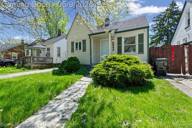 8845 Canyon Street, Grosse Pointe, MI 48236
