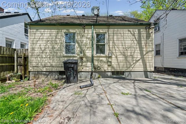 8845 Canyon Street, Grosse Pointe, MI 48236
