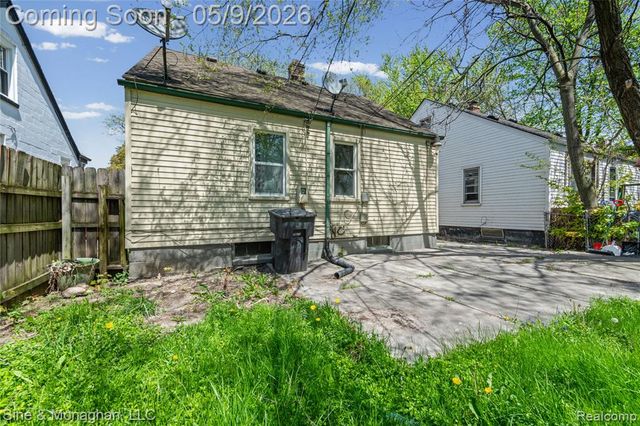 8845 Canyon Street, Grosse Pointe, MI 48236