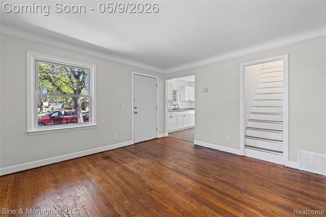 8845 Canyon Street, Grosse Pointe, MI 48236