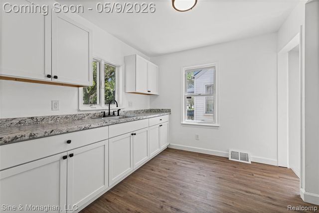 8845 Canyon Street, Grosse Pointe, MI 48236