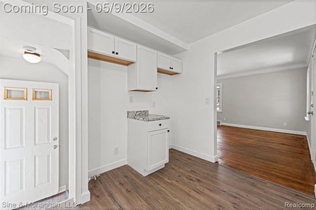 8845 Canyon Street, Grosse Pointe, MI 48236