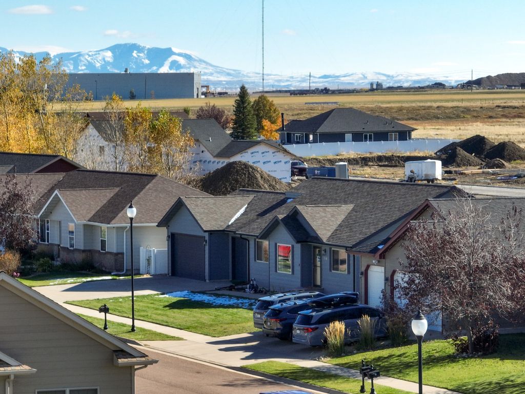 908 45th Avenue NE, Great Falls, MT 59404 photo 2