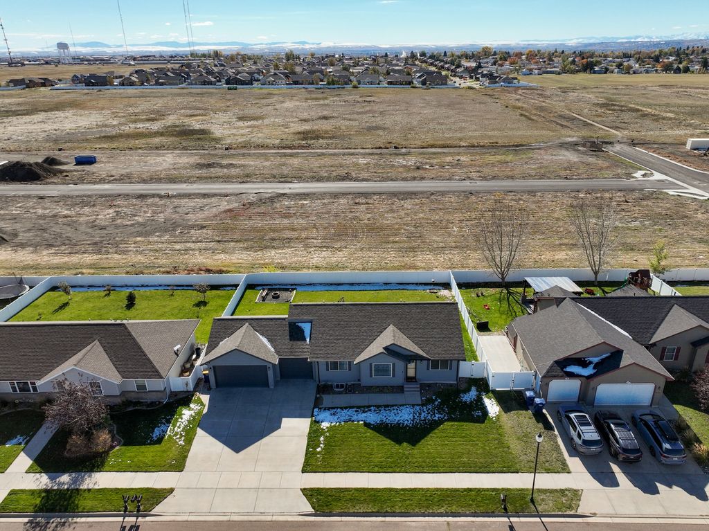 908 45th Avenue NE, Great Falls, MT 59404 photo 3