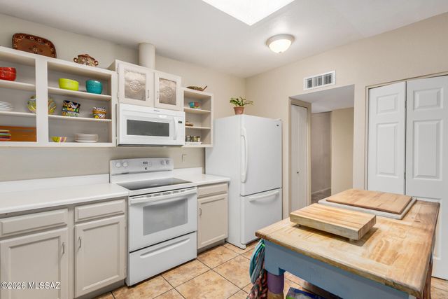 392 W Rio Altar, Green Valley, AZ 85614