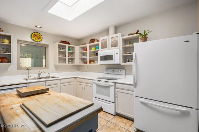 392 W Rio Altar, Green Valley, AZ 85614