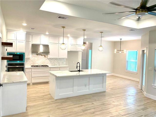 2814 HELD Dr, Corpus Christi, TX 78418