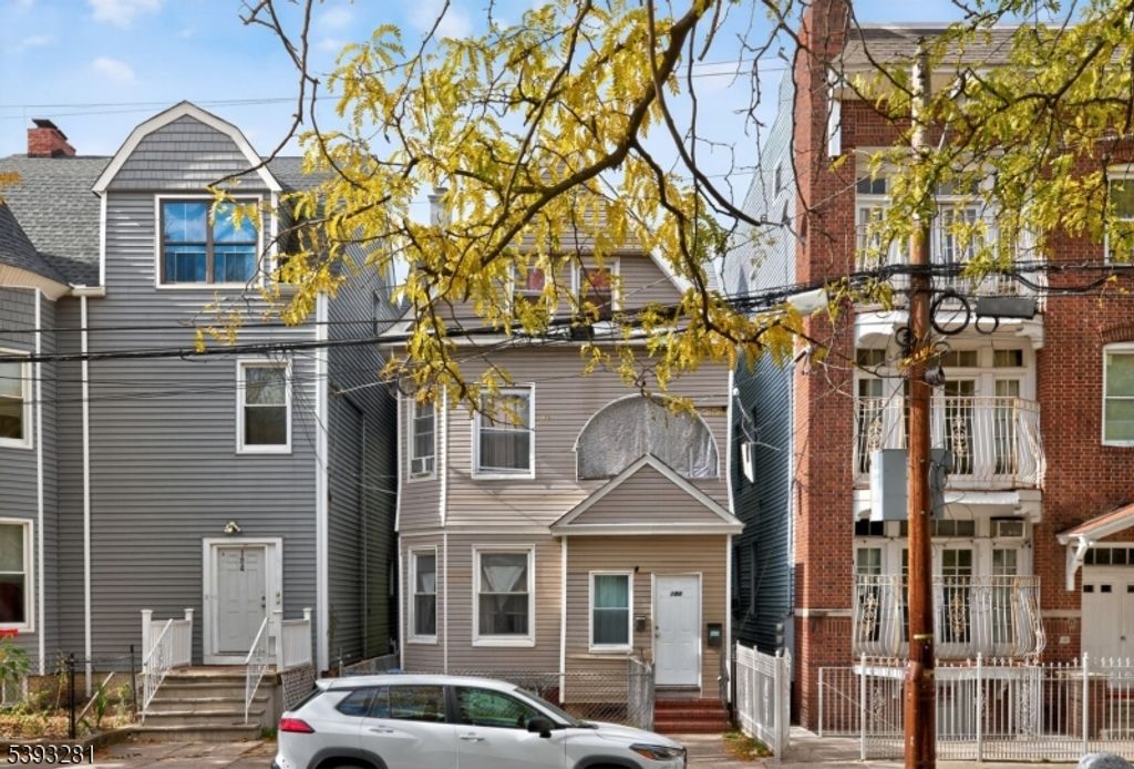 186 3Rd St, Newark City, NJ 07107