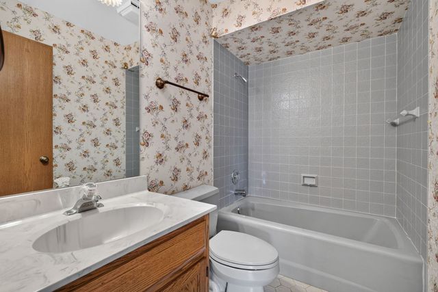 914 Shagbark Road 914, New Lenox, IL 60451
