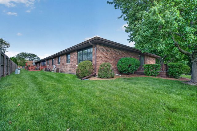 914 Shagbark Road 914, New Lenox, IL 60451