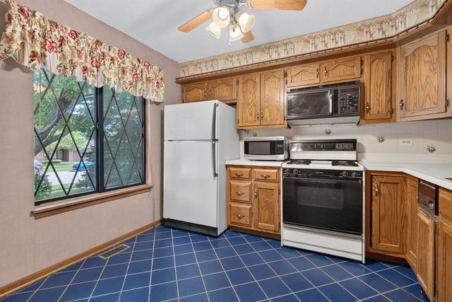 914 Shagbark Road 914, New Lenox, IL 60451