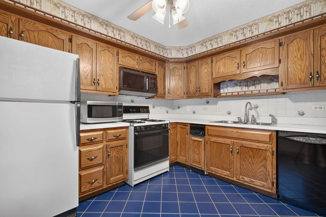 914 Shagbark Road 914, New Lenox, IL 60451