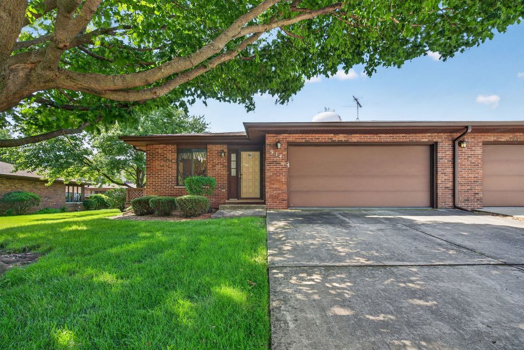 914 Shagbark Road 914, New Lenox, IL 60451