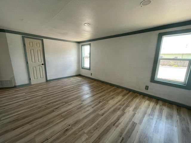 325 S 13th Street, Slaton, TX 79364