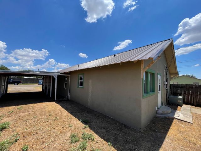 325 S 13th Street, Slaton, TX 79364