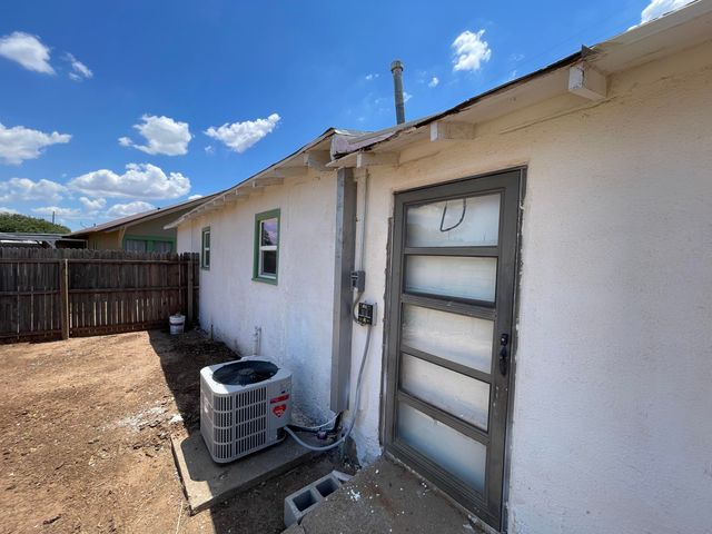 325 S 13th Street, Slaton, TX 79364