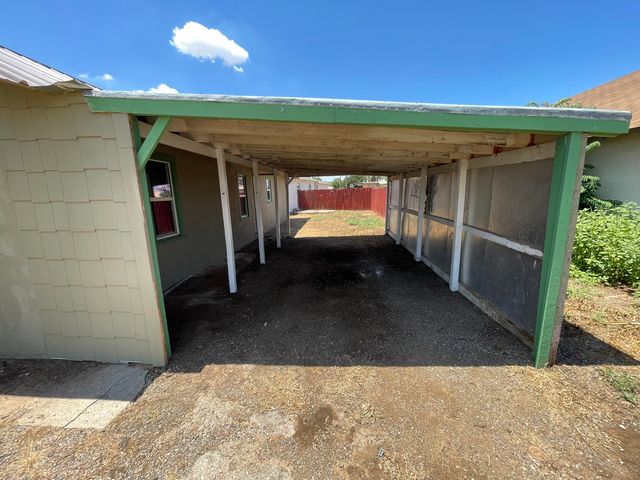 325 S 13th Street, Slaton, TX 79364