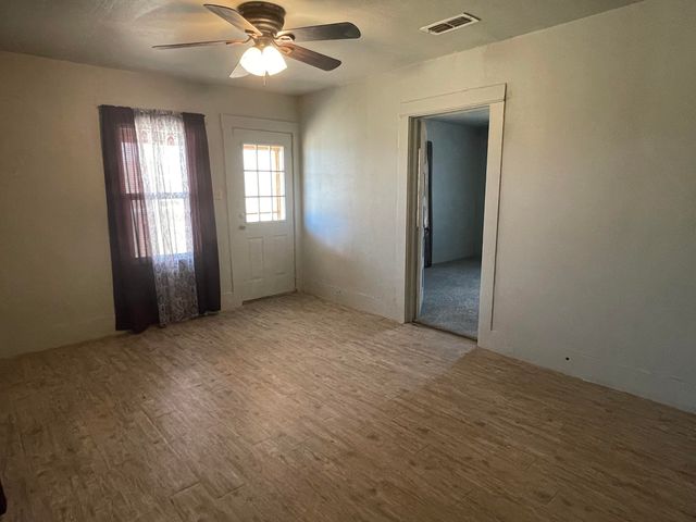 325 S 13th Street, Slaton, TX 79364