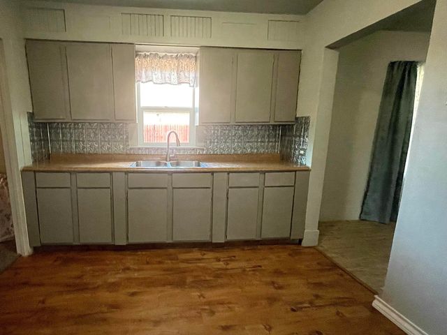 325 S 13th Street, Slaton, TX 79364