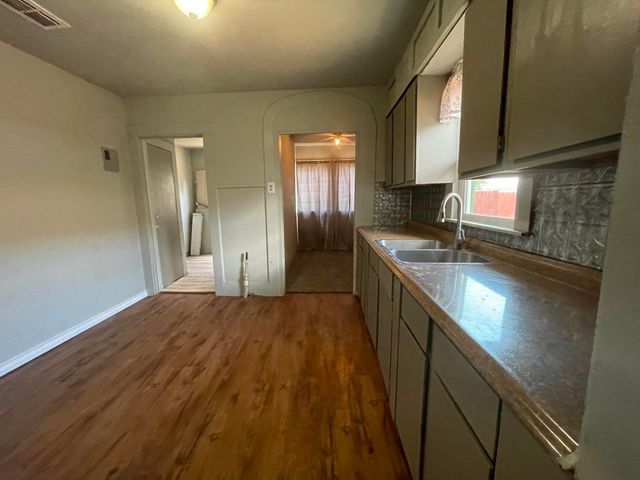 325 S 13th Street, Slaton, TX 79364