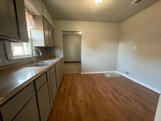 325 S 13th Street, Slaton, TX 79364