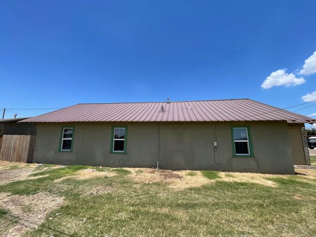 325 S 13th Street, Slaton, TX 79364