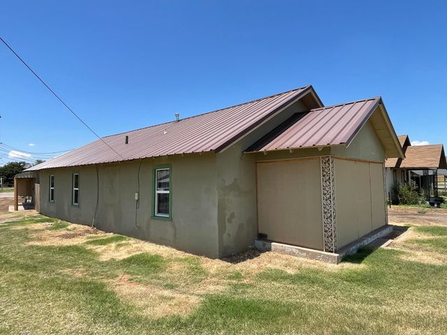 325 S 13th Street, Slaton, TX 79364