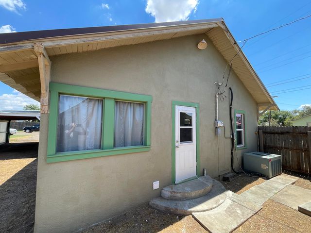 325 S 13th Street, Slaton, TX 79364