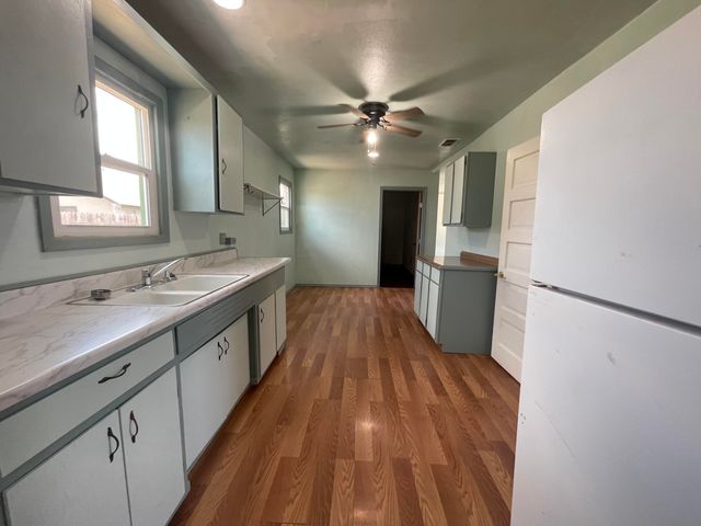 325 S 13th Street, Slaton, TX 79364