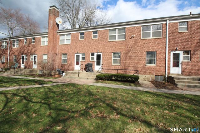 51 Arnold Way 51, West Hartford, CT 06119