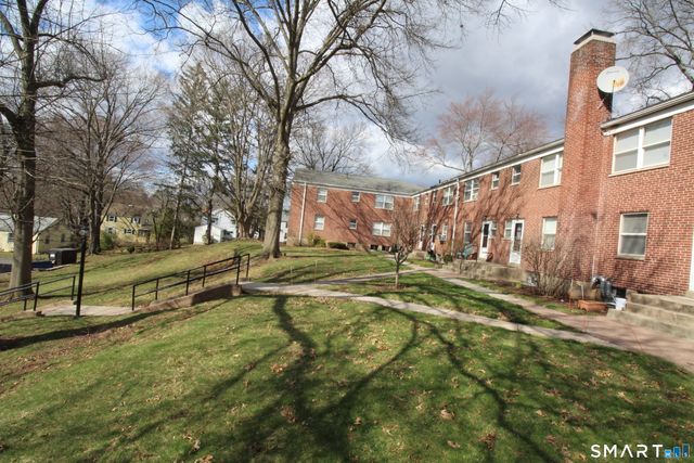 51 Arnold Way 51, West Hartford, CT 06119