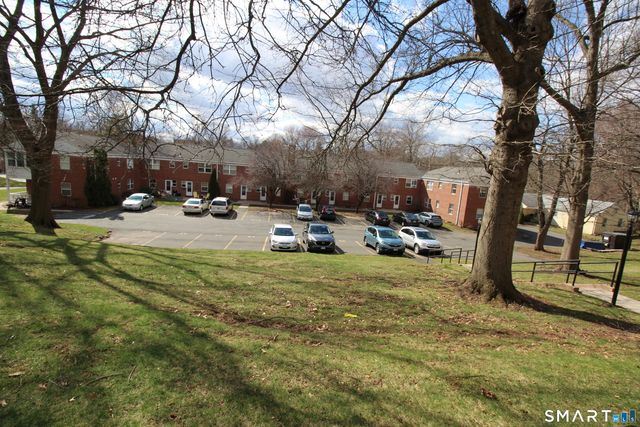 51 Arnold Way 51, West Hartford, CT 06119