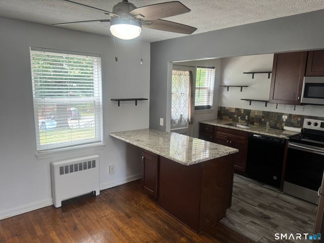 51 Arnold Way 51, West Hartford, CT 06119