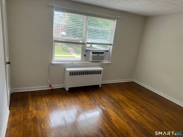 51 Arnold Way 51, West Hartford, CT 06119