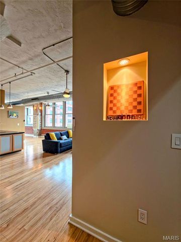 1627 Locust Street 402, St Louis, MO 63103