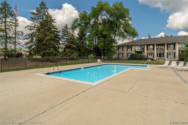 6109 Orchard Lake Road 203, West Bloomfield, MI 48322