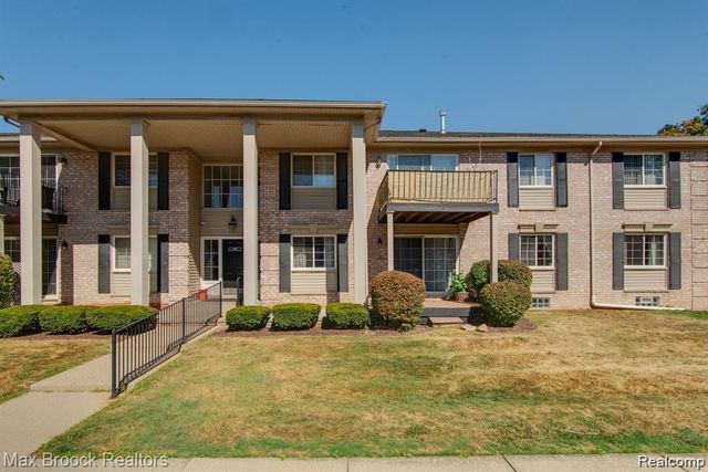 6109 Orchard Lake Road 203, West Bloomfield, MI 48322