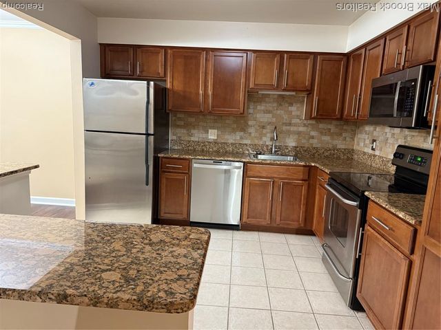 6109 Orchard Lake Road 203, West Bloomfield, MI 48322