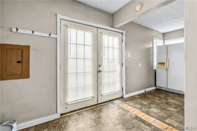 1327 E 8th Street, Jeffersonville, IN 47130