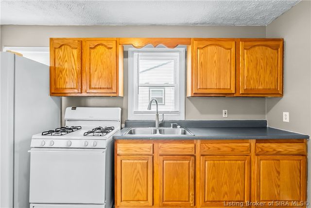 1327 E 8th Street, Jeffersonville, IN 47130