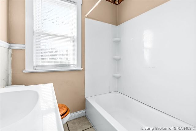 1327 E 8th Street, Jeffersonville, IN 47130