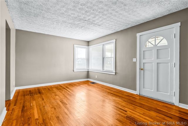 1327 E 8th Street, Jeffersonville, IN 47130