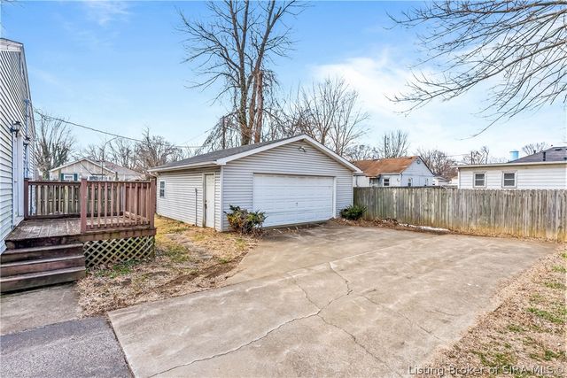 1327 E 8th Street, Jeffersonville, IN 47130