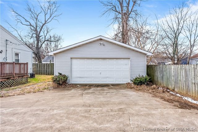 1327 E 8th Street, Jeffersonville, IN 47130