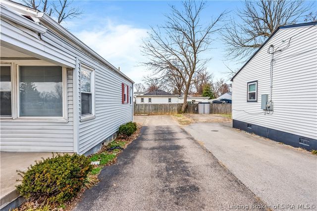 1327 E 8th Street, Jeffersonville, IN 47130