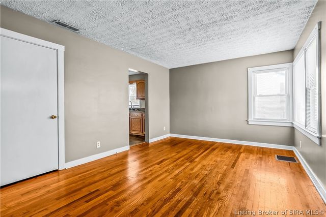 1327 E 8th Street, Jeffersonville, IN 47130