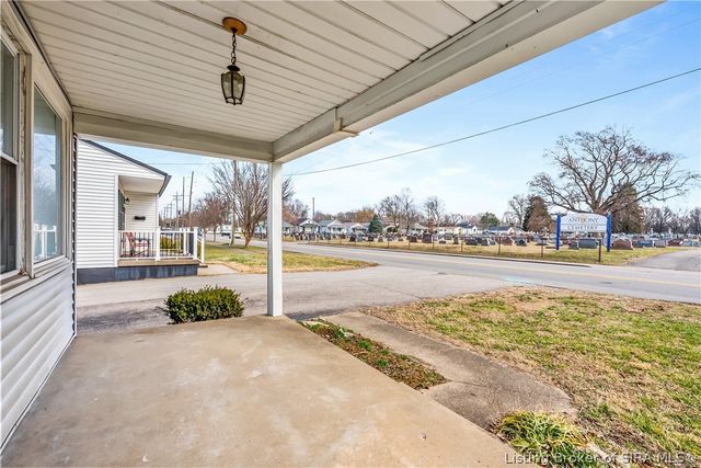 1327 E 8th Street, Jeffersonville, IN 47130