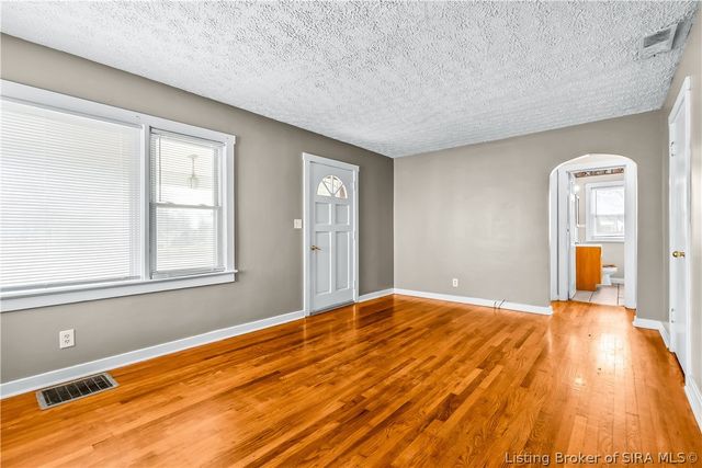 1327 E 8th Street, Jeffersonville, IN 47130