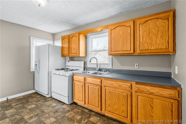 1327 E 8th Street, Jeffersonville, IN 47130