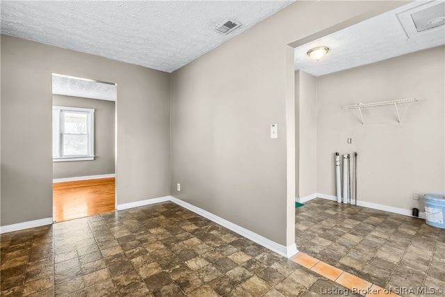 1327 E 8th Street, Jeffersonville, IN 47130